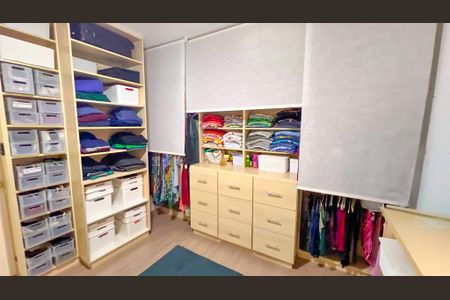 Casa à venda com 339m², 4 quartos e 4 vagas Casa à venda com 339m², 4 quartos e 4 vagasQuarto 1