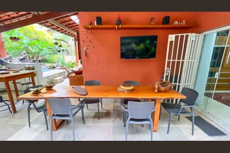 Casa à venda com 339m², 4 quartos e 4 vagas Casa à venda com 339m², 4 quartos e 4 vagasÁrea Externa