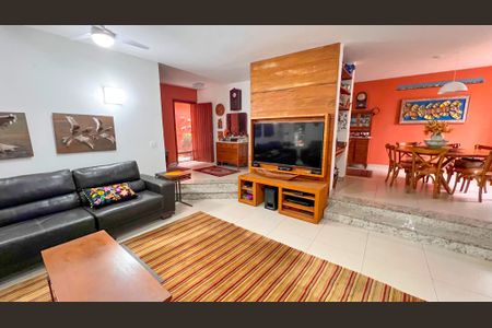 Casa à venda com 339m², 4 quartos e 4 vagas Casa à venda com 339m², 4 quartos e 4 vagasSala