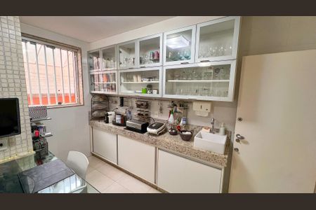 Casa à venda com 339m², 4 quartos e 4 vagas Casa à venda com 339m², 4 quartos e 4 vagasCozinha