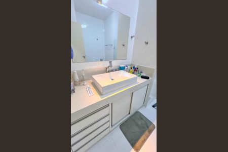 Casa à venda com 339m², 4 quartos e 4 vagas Casa à venda com 339m², 4 quartos e 4 vagasBanheiro 2