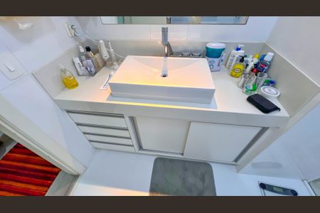 Casa à venda com 339m², 4 quartos e 4 vagas Casa à venda com 339m², 4 quartos e 4 vagasBanheiro 2