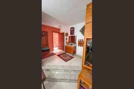 Casa à venda com 339m², 4 quartos e 4 vagas Casa à venda com 339m², 4 quartos e 4 vagasSala