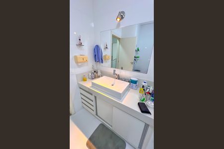 Casa à venda com 339m², 4 quartos e 4 vagas Casa à venda com 339m², 4 quartos e 4 vagasBanheiro 2