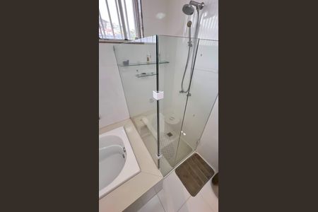 Casa à venda com 339m², 4 quartos e 4 vagas Casa à venda com 339m², 4 quartos e 4 vagasBanheiro Suíte