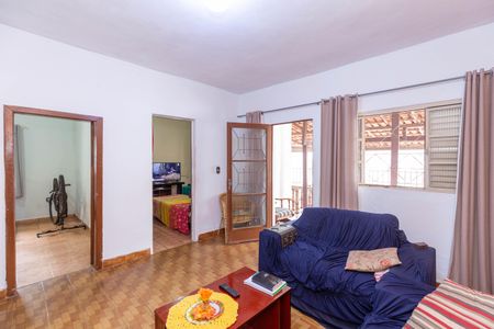 Casa à venda com 278m², 4 quartos e 1 vaga Casa à venda com 278m², 4 quartos e 1 vagaSala