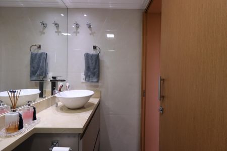 Apartamento à venda com 118m², 3 quartos e 2 vagasBanheiro da suíte 2