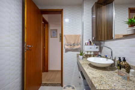 Apartamento à venda com 90m², 2 quartos e 1 vagaBanheiro Social