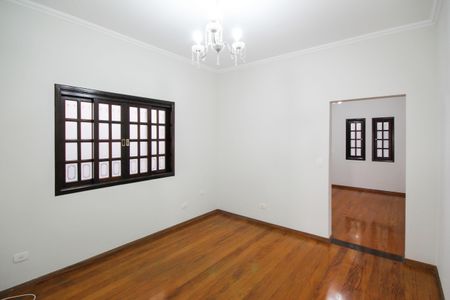 Casa para alugar com 300m², 3 quartos e 2 vagasSala