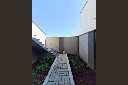 Casa à venda com 212m², 3 quartos e 4 vagasQuintal