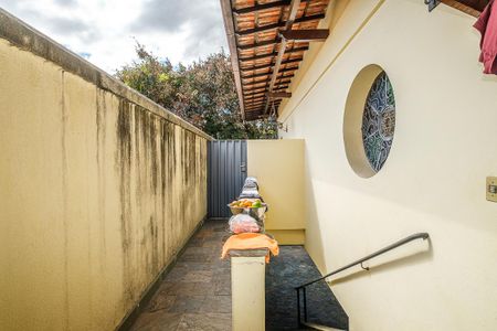 Casa à venda com 376m², 4 quartos e 6 vagas Casa à venda com 376m², 4 quartos e 6 vagasÁrea Externa