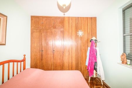 Casa à venda com 376m², 4 quartos e 6 vagas Casa à venda com 376m², 4 quartos e 6 vagasQuarto 2