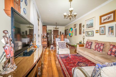 Casa à venda com 376m², 4 quartos e 6 vagas Casa à venda com 376m², 4 quartos e 6 vagasSala