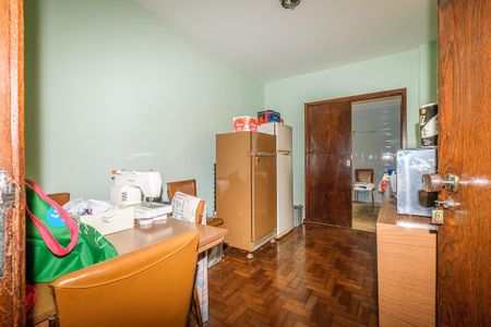 Casa à venda com 376m², 4 quartos e 6 vagas Casa à venda com 376m², 4 quartos e 6 vagasEdícula