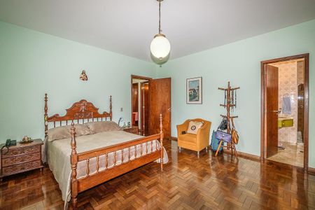 Casa à venda com 376m², 4 quartos e 6 vagas Casa à venda com 376m², 4 quartos e 6 vagasSuíte