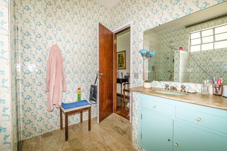 Casa à venda com 376m², 4 quartos e 6 vagas Casa à venda com 376m², 4 quartos e 6 vagasBanheiro Social