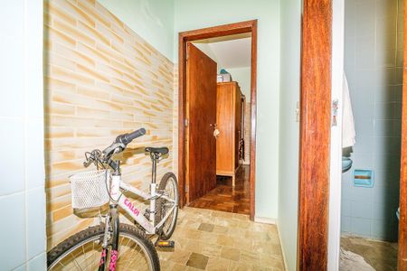 Casa à venda com 376m², 4 quartos e 6 vagas Casa à venda com 376m², 4 quartos e 6 vagasEdícula