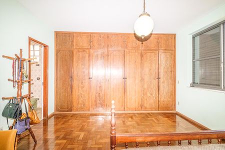 Casa à venda com 376m², 4 quartos e 6 vagas Casa à venda com 376m², 4 quartos e 6 vagasSuíte