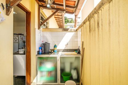 Casa à venda com 376m², 4 quartos e 6 vagas Casa à venda com 376m², 4 quartos e 6 vagasÁrea de Serviço