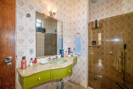 Casa à venda com 376m², 4 quartos e 6 vagas Casa à venda com 376m², 4 quartos e 6 vagasBanheiro da Suíte