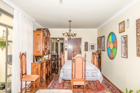 Casa à venda com 376m², 4 quartos e 6 vagas Casa à venda com 376m², 4 quartos e 6 vagasSala