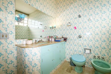 Casa à venda com 376m², 4 quartos e 6 vagas Casa à venda com 376m², 4 quartos e 6 vagasBanheiro Social