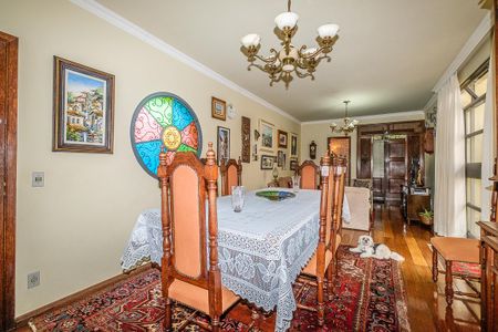 Casa à venda com 376m², 4 quartos e 6 vagas Casa à venda com 376m², 4 quartos e 6 vagasSala