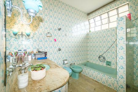 Casa à venda com 376m², 4 quartos e 6 vagas Casa à venda com 376m², 4 quartos e 6 vagasBanheiro Social