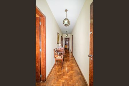 Casa à venda com 376m², 4 quartos e 6 vagas Casa à venda com 376m², 4 quartos e 6 vagasSala