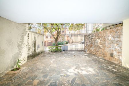 Casa à venda com 376m², 4 quartos e 6 vagas Casa à venda com 376m², 4 quartos e 6 vagasÁrea Externa