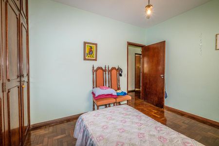 Casa à venda com 376m², 4 quartos e 6 vagas Casa à venda com 376m², 4 quartos e 6 vagasQuarto 1