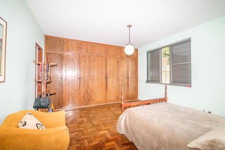 Casa à venda com 376m², 4 quartos e 6 vagas Casa à venda com 376m², 4 quartos e 6 vagasSuíte