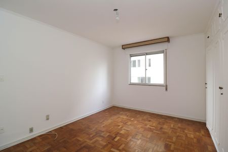 Apartamento à venda com 160m², 3 quartos e 2 vagas Apartamento à venda com 160m², 3 quartos e 2 vagasSuíte
