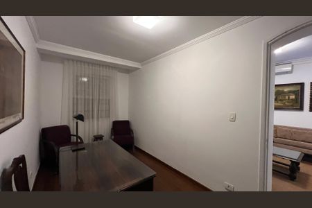 Casa à venda com 300m², 3 quartos e sem vaga Casa à venda com 300m², 3 quartos e sem vagaEscritório