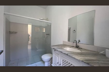 Casa à venda com 300m², 3 quartos e sem vaga Casa à venda com 300m², 3 quartos e sem vagaBanheiro de serviço