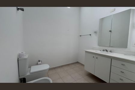 Casa à venda com 300m², 3 quartos e sem vaga Casa à venda com 300m², 3 quartos e sem vagaBanheiro da Suíte 3
