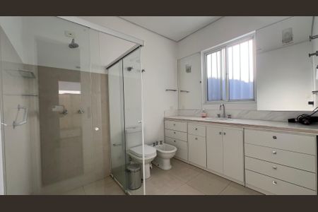 Casa à venda com 300m², 3 quartos e sem vaga Casa à venda com 300m², 3 quartos e sem vagaBanheiro da Suíte 1