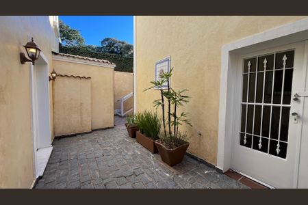 Casa à venda com 300m², 3 quartos e sem vaga Casa à venda com 300m², 3 quartos e sem vagaQuintal