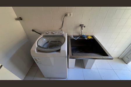 Casa à venda com 300m², 3 quartos e sem vaga Casa à venda com 300m², 3 quartos e sem vagaLavanderia