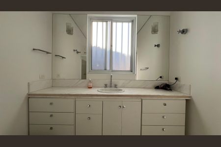 Casa à venda com 300m², 3 quartos e sem vaga Casa à venda com 300m², 3 quartos e sem vagaBanheiro da Suíte 1