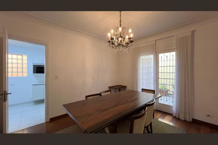 Casa à venda com 300m², 3 quartos e sem vaga Casa à venda com 300m², 3 quartos e sem vagaSala de Jantar