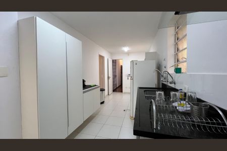 Casa à venda com 300m², 3 quartos e sem vaga Casa à venda com 300m², 3 quartos e sem vagaCozinha