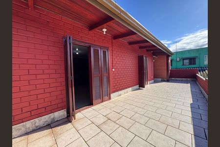 Casa à venda com 240m², 4 quartos e 3 vagas Casa à venda com 240m², 4 quartos e 3 vagasÁrea Externa