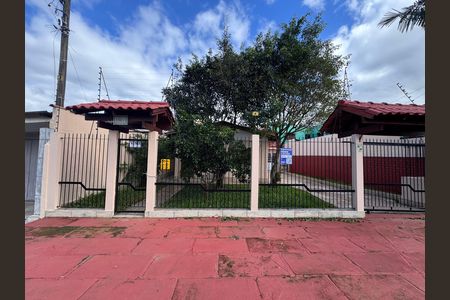 Casa à venda com 240m², 4 quartos e 3 vagas Casa à venda com 240m², 4 quartos e 3 vagasFachada