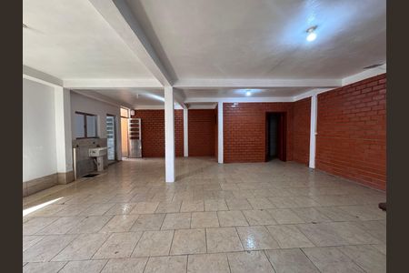 Casa à venda com 240m², 4 quartos e 3 vagas Casa à venda com 240m², 4 quartos e 3 vagasÁrea de Serviço