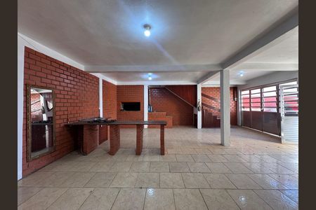 Casa à venda com 240m², 4 quartos e 3 vagas Casa à venda com 240m², 4 quartos e 3 vagasÁrea de Serviço
