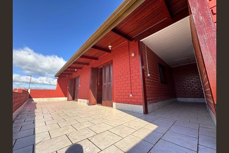 Casa à venda com 240m², 4 quartos e 3 vagas Casa à venda com 240m², 4 quartos e 3 vagasÁrea Externa
