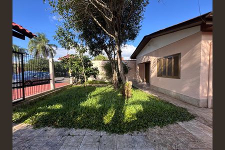 Casa à venda com 240m², 4 quartos e 3 vagas Casa à venda com 240m², 4 quartos e 3 vagasÁrea Externa