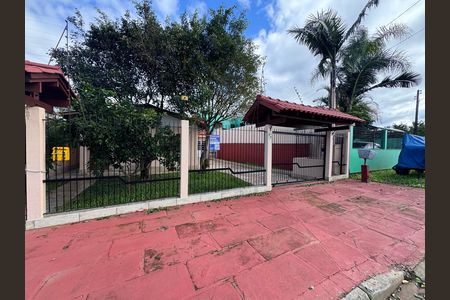 Casa à venda com 240m², 4 quartos e 3 vagas Casa à venda com 240m², 4 quartos e 3 vagasFachada