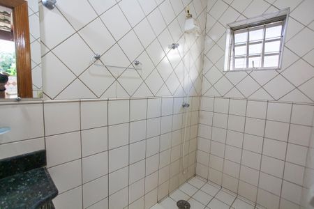 Casa para alugar com 452m², 5 quartos e 4 vagasBanheiro de Serviço
